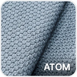 สวอตช์ผ้า ATOM ผ้าสีไม่ตกสำหรับเสื้อพิมพ์ลาย เห็นผิวลายรังผึ้งหกเหลี่ยมและด้านหลังของผ้า